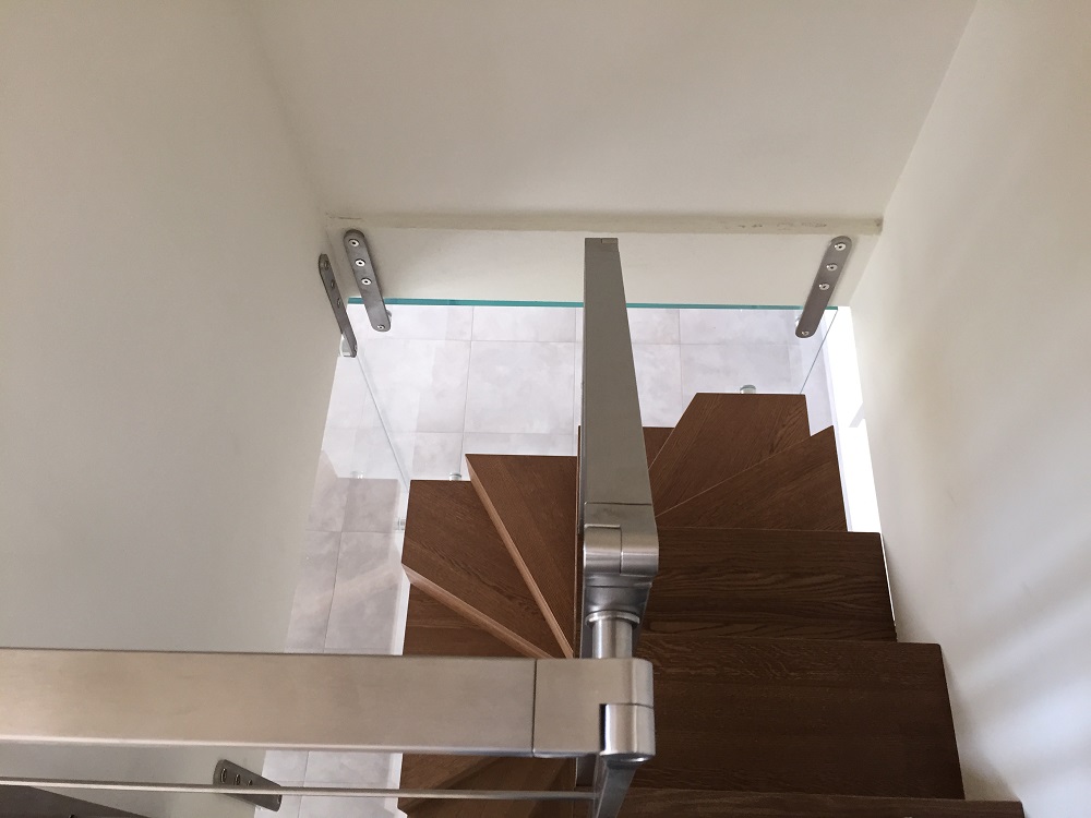 Scala System in rovere con ringhiera vetro (2)
