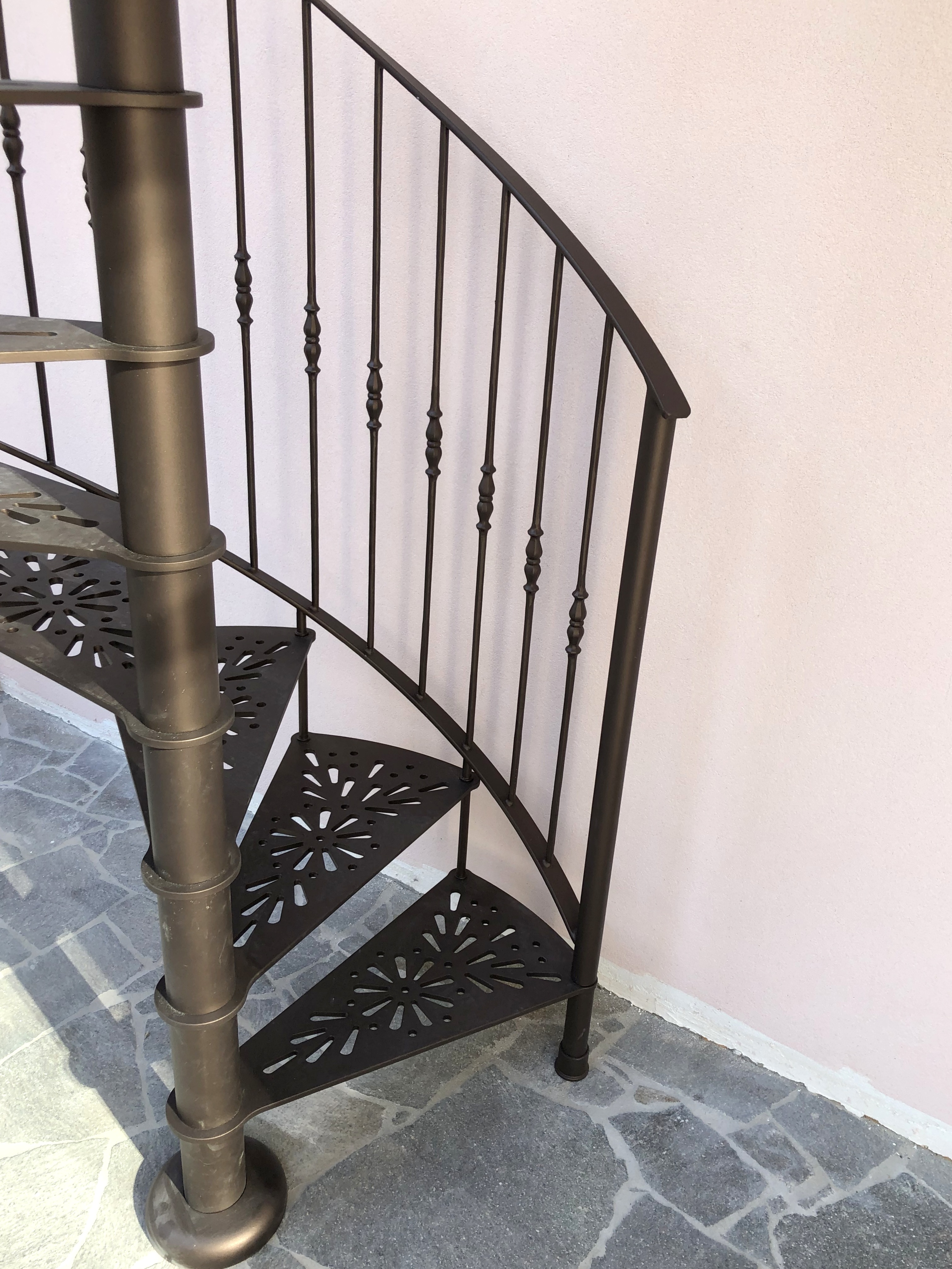 Scala per esterno con lavorazione gradino effetto ghisa (4)