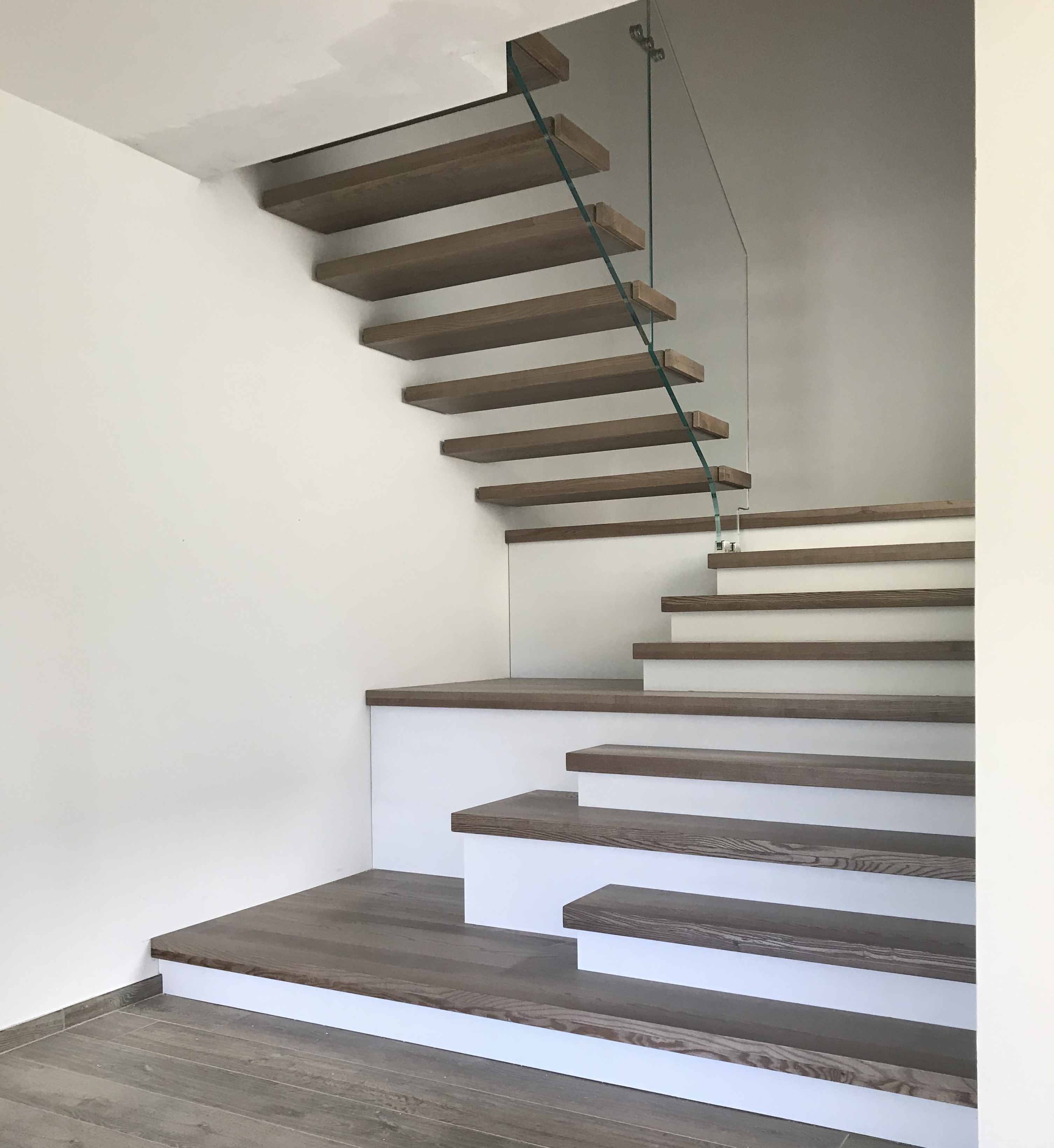 Scala realizzata a progetto in frassino (2)