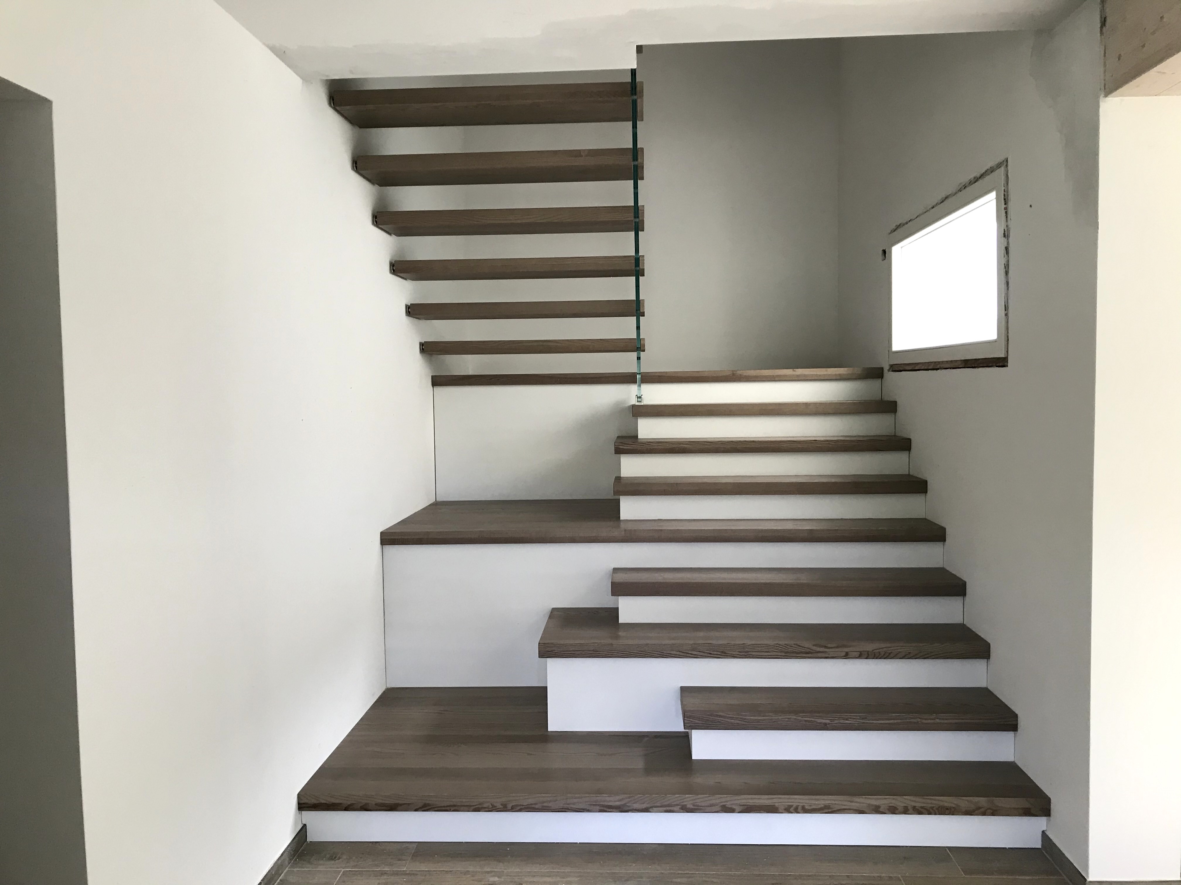 Scala realizzata a progetto in frassino (3)