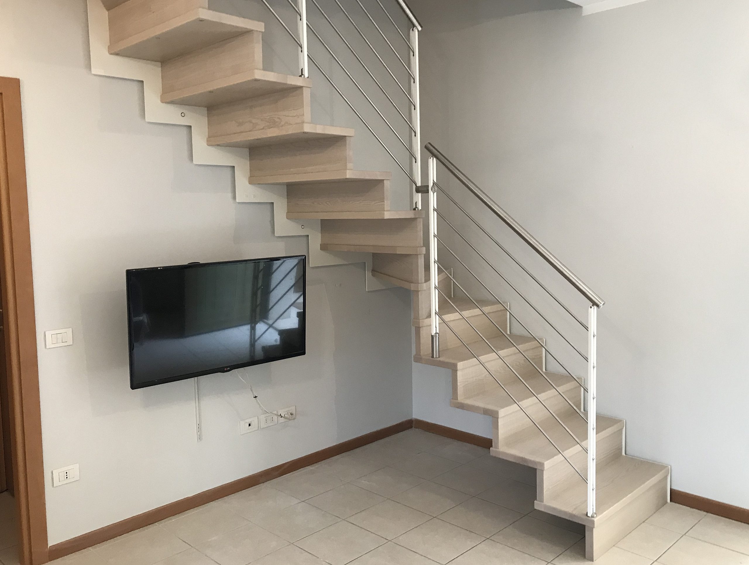 Scala Laser monolama e ringhiera R5 con montanti verniciati