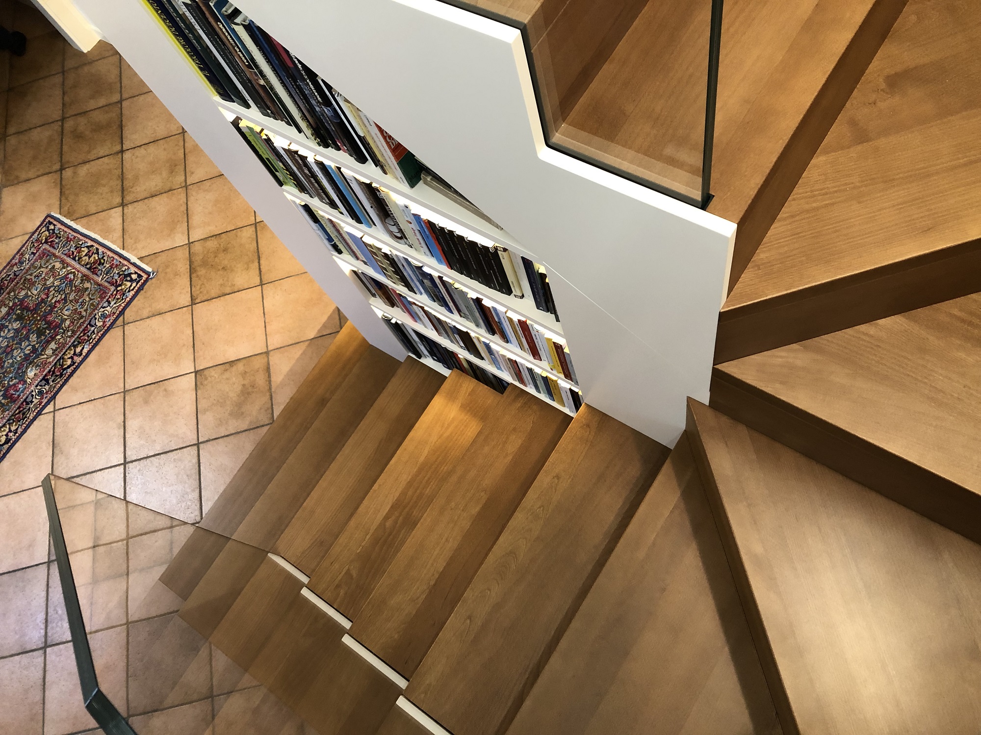 Scala in legno con libreria