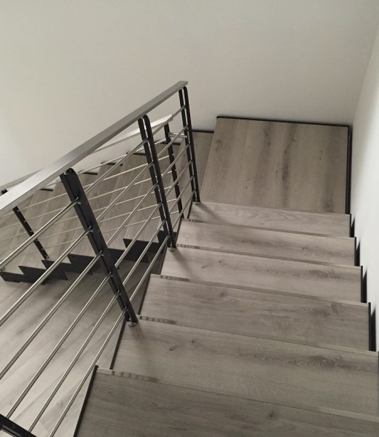 Scala Laser con gradini rivestiti in parquet 10