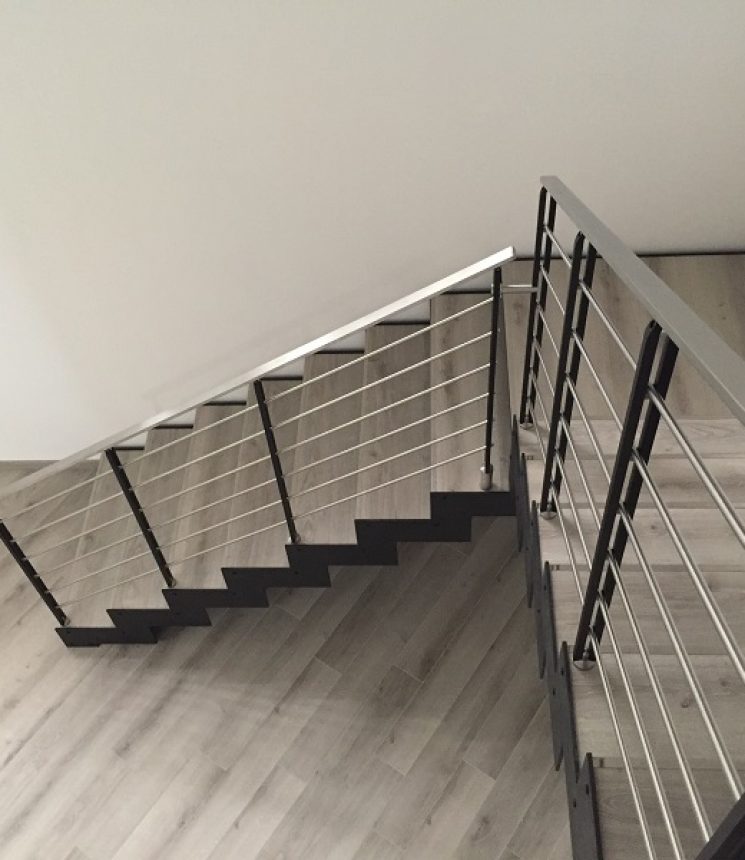 Scala Laser con gradini rivestiti in parquet 11