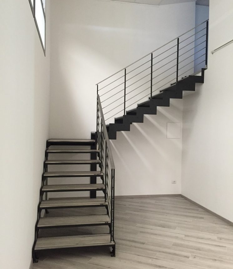 Scala Laser con gradini rivestiti in parquet 12