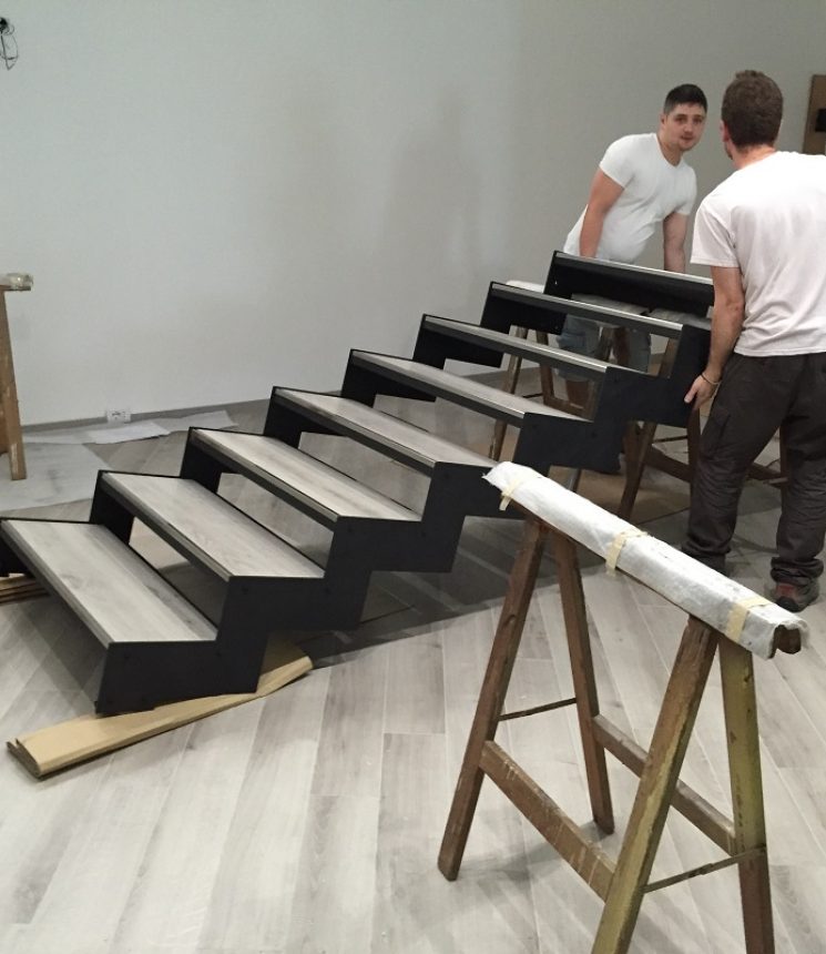 Scala Laser con gradini rivestiti in parquet 3