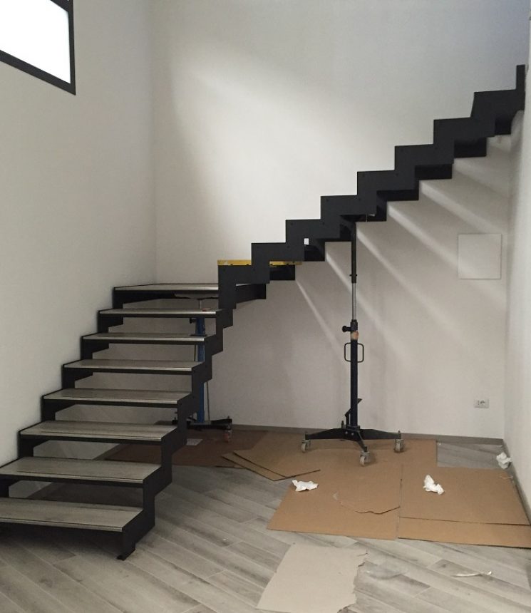 Scala Laser con gradini rivestiti in parquet 6