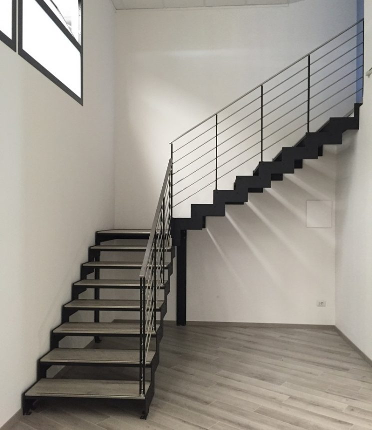 Scala Laser con gradini rivestiti in parquet 7