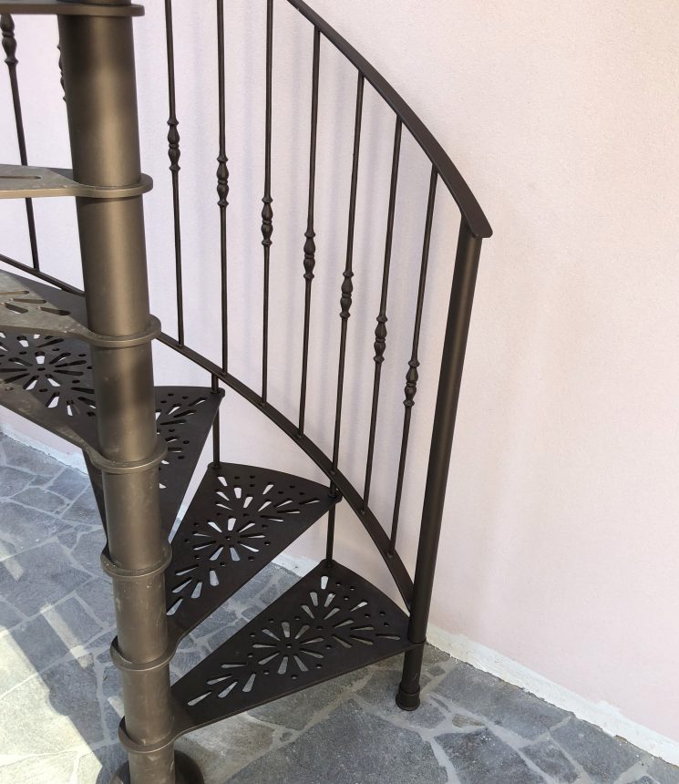 Scala per esterno con lavorazione gradino effetto ghisa (4)